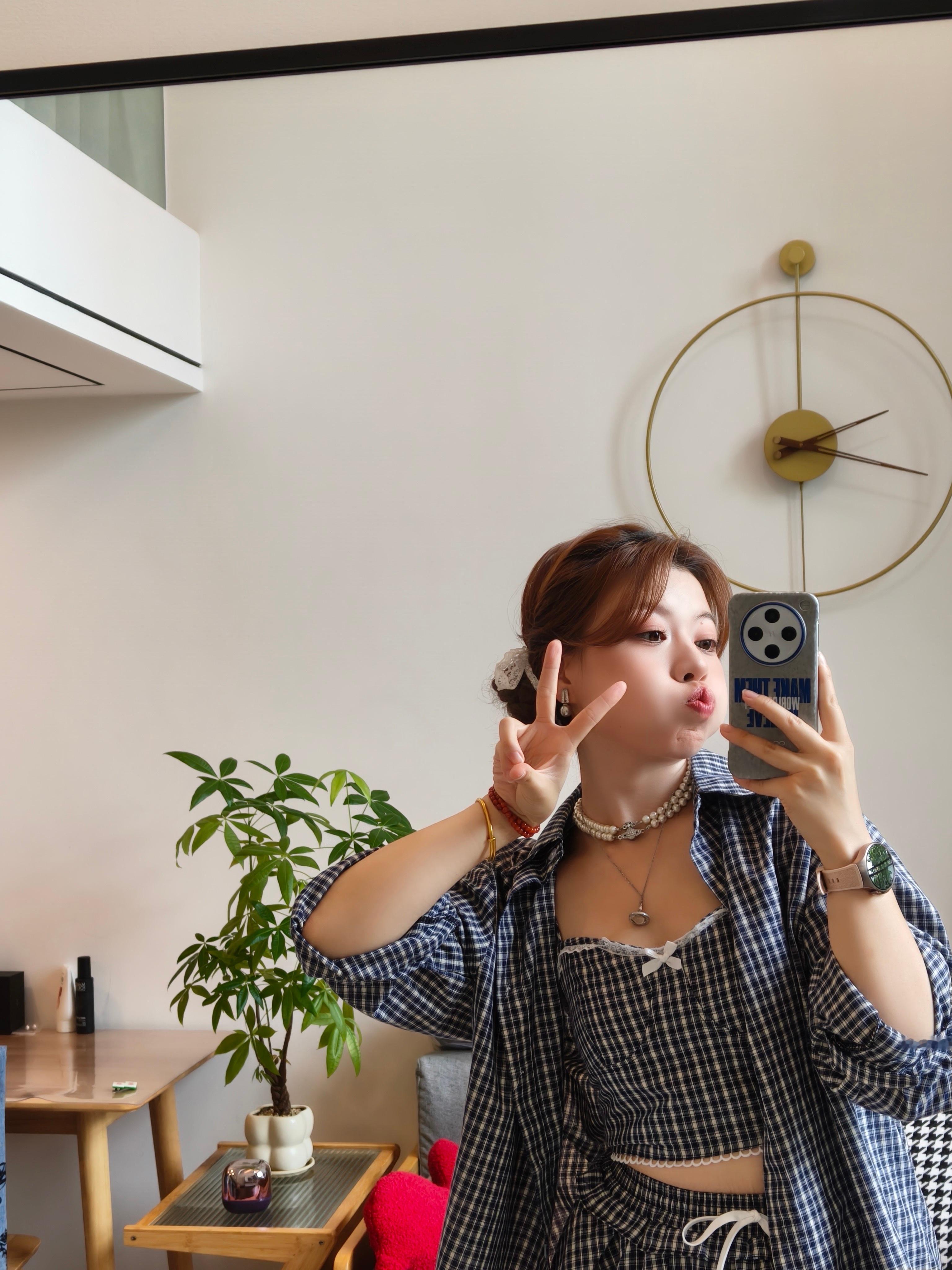 早吖~看得出来我把鞋带系在哪儿了嚒？[喵喵] ​​​
