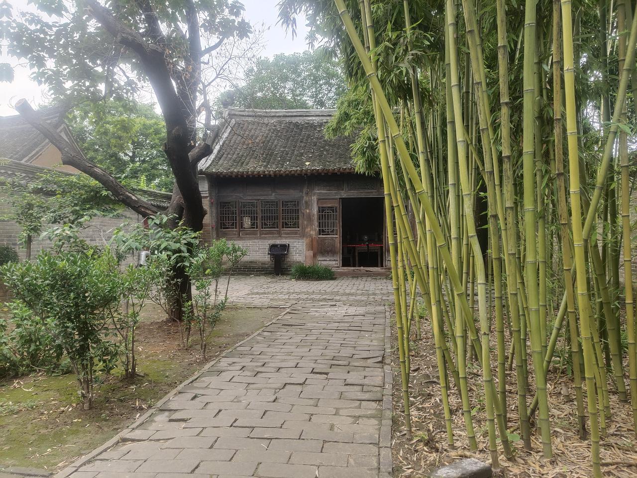 这几天，不少人都在讨论一个农村孩子为啥能考699分，而且没有上过辅导班，却被北青
