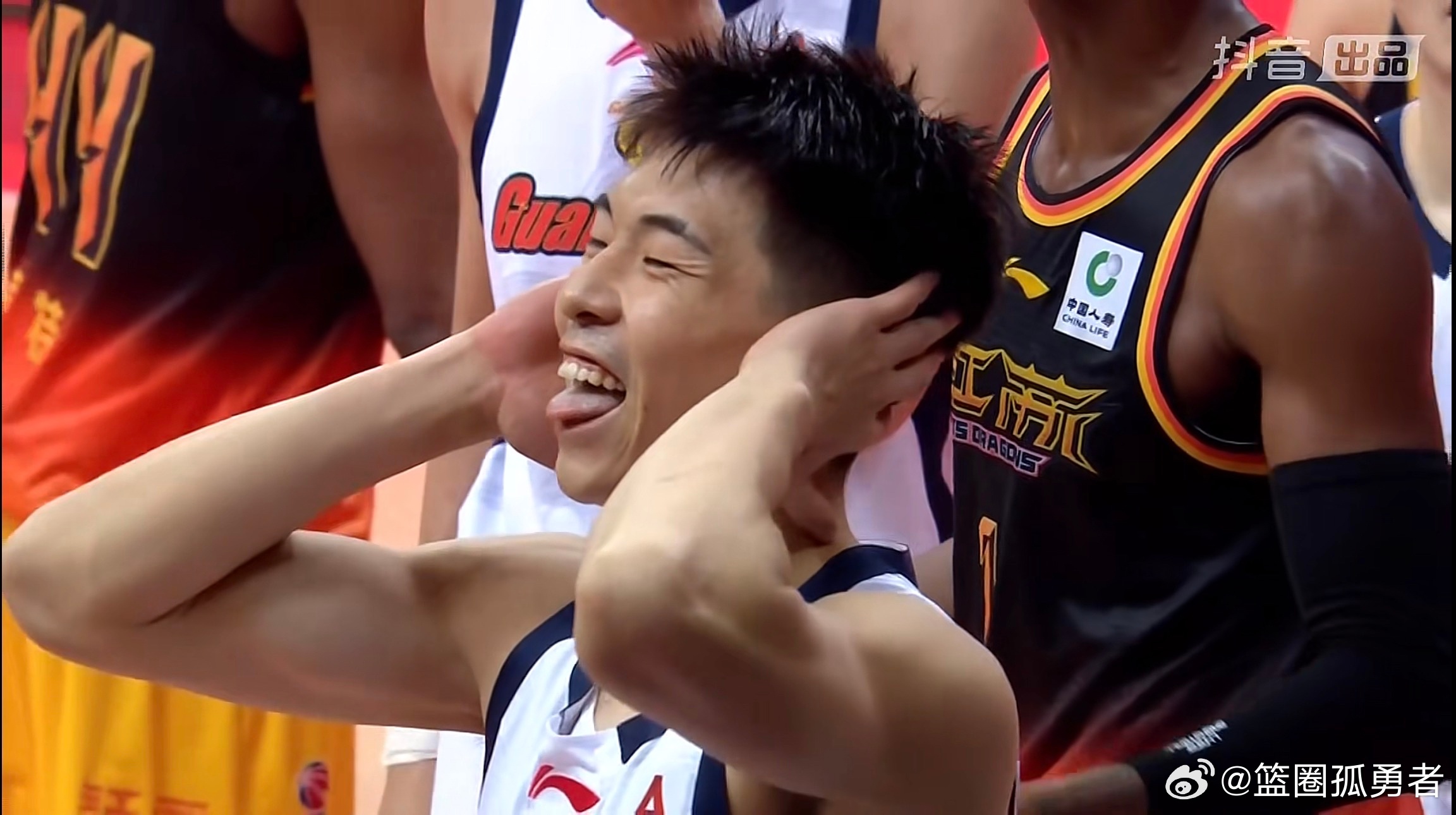 看到NBA篮网名宿广东宏远男篮球员崔永熙这么开心，我就知道江苏男篮这场稳了。cb