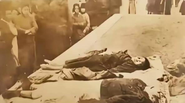 1925年，郭松龄夫妇兵败被处决，遗体被暴尸三日，其夫人甚至未穿鞋，结局极为凄惨