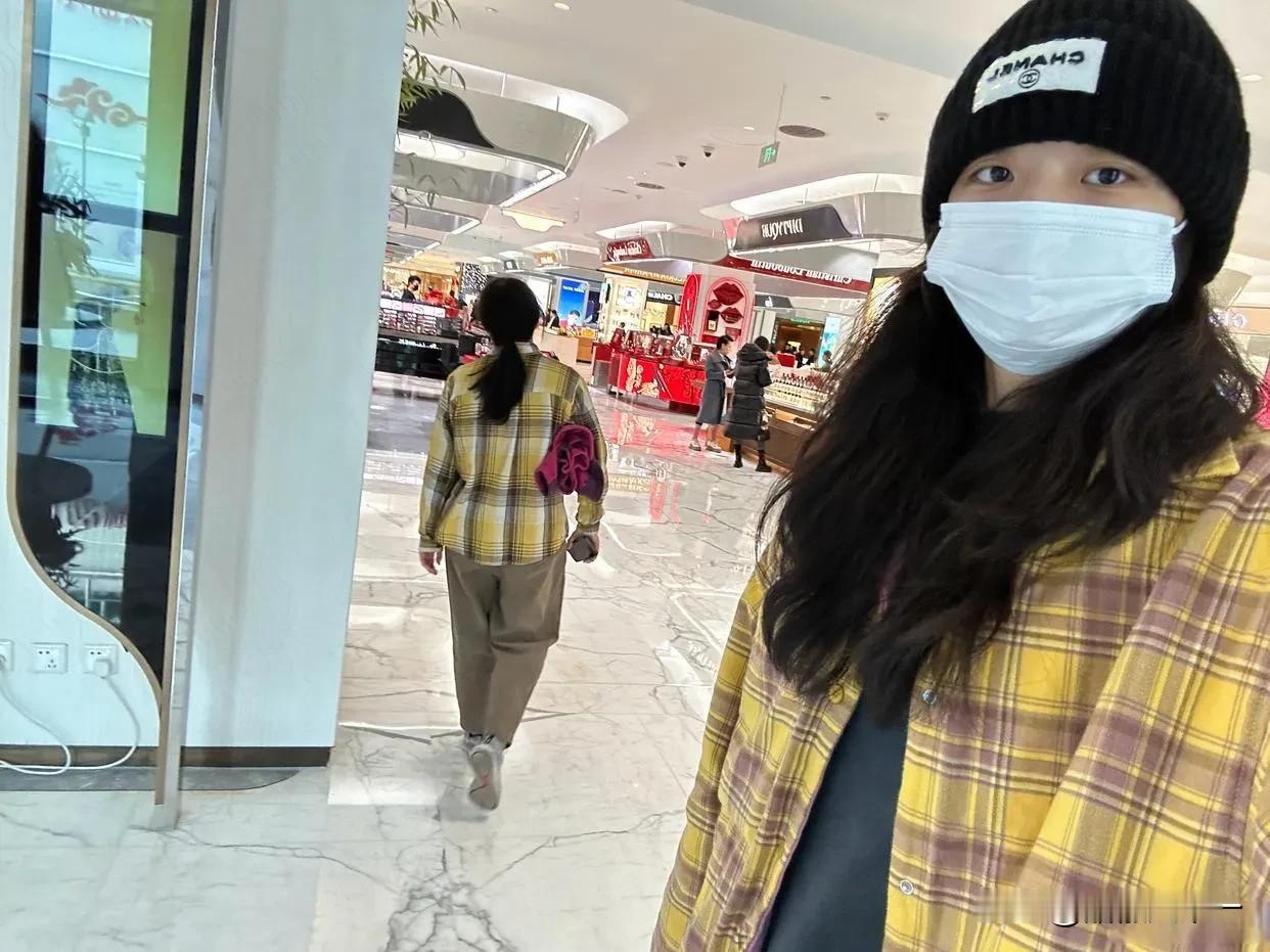 孙千这张自拍照路人大姐才是亮点[捂脸]