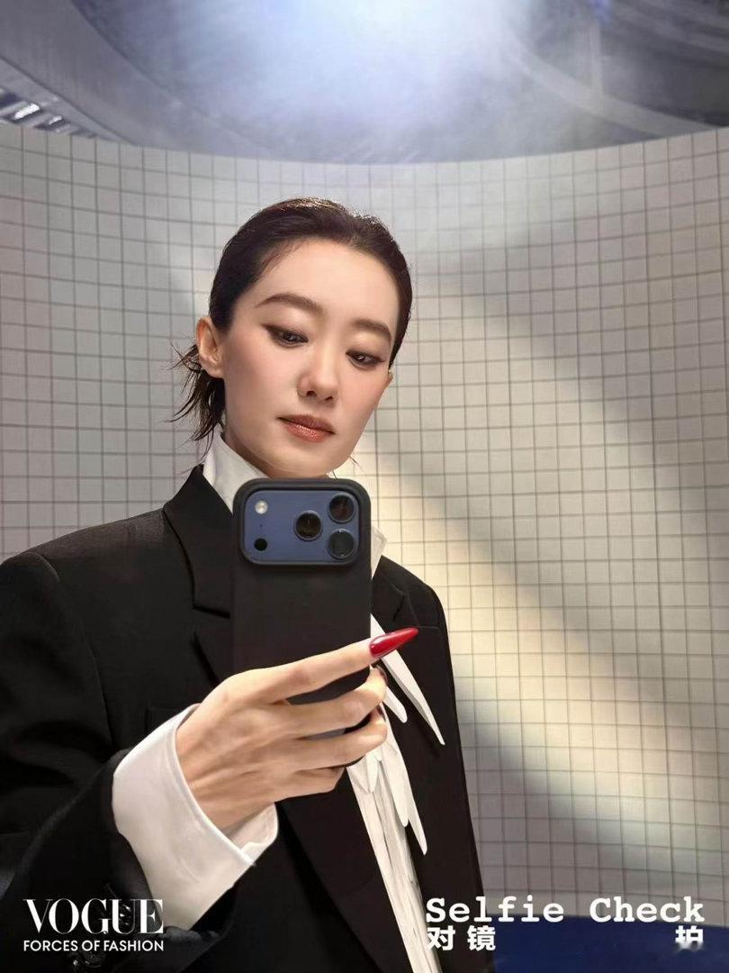 张小斐vogue对镜拍 张小斐vogue对镜拍，完全老公姐！ ​​​