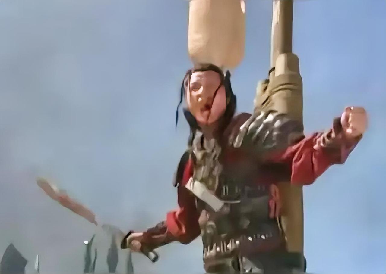 朱元璋剥皮功臣蓝玉，女儿跪迎人皮嫁妆！​蓝玉被剥皮那天，南京城下了一天的雨。
