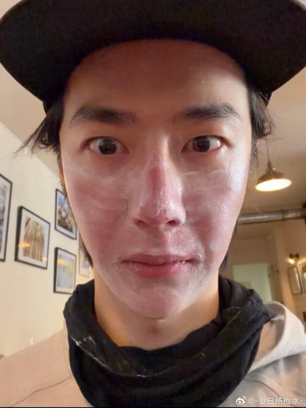 这张跟其他几张对比真的非常之糊 感觉是晒伤了拍了张自拍给蘸儿报备 然后蘸儿生气了