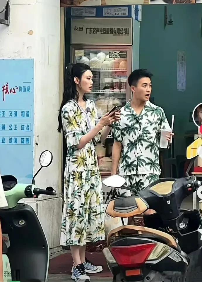 几十元钱的衣服，穿在超模奚梦瑶和富豪老公的身上，合身又耐看，丝毫没有廉价的感觉，