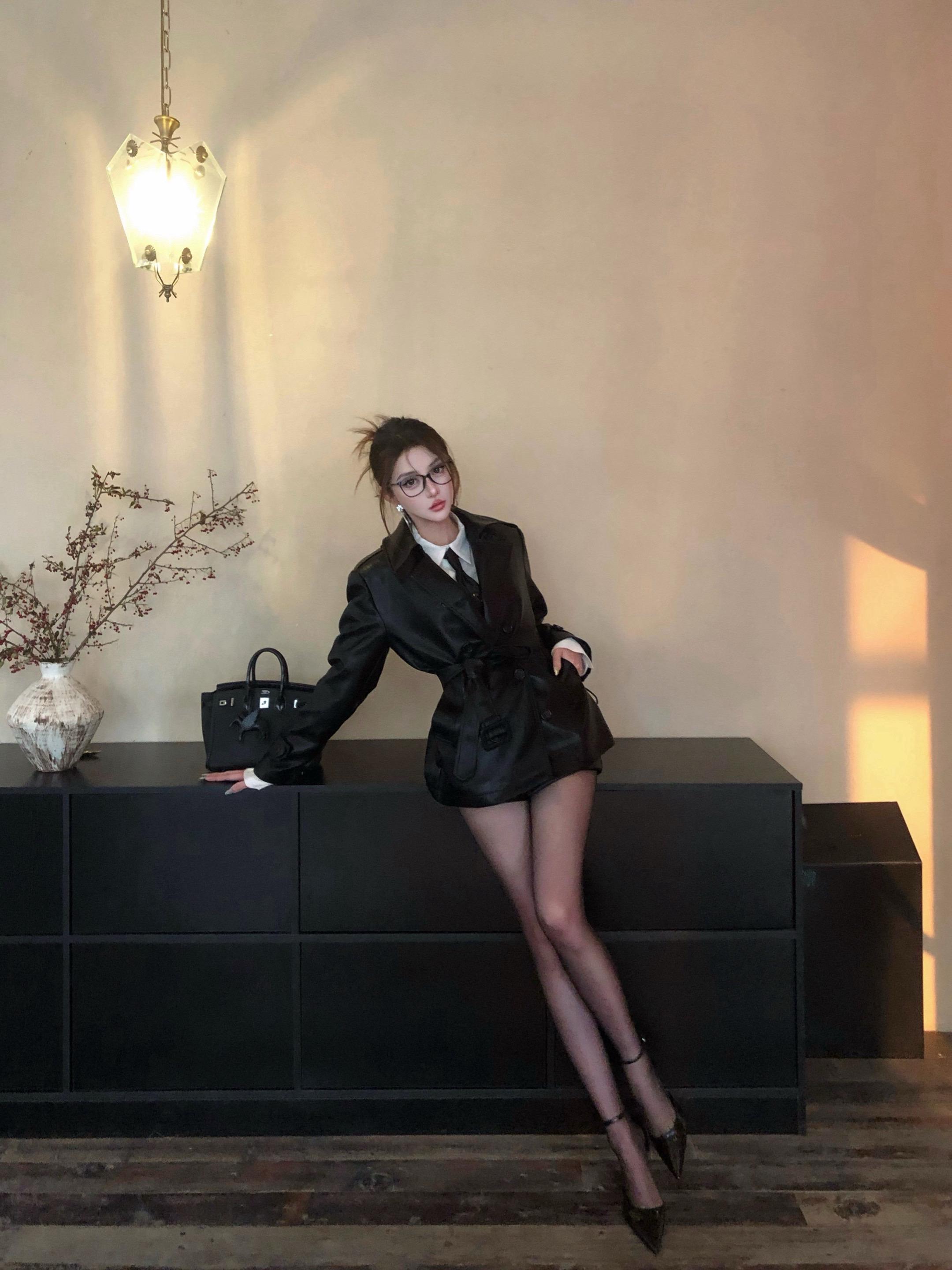 瞳孔和心跳的距离，在和你对视时清零。