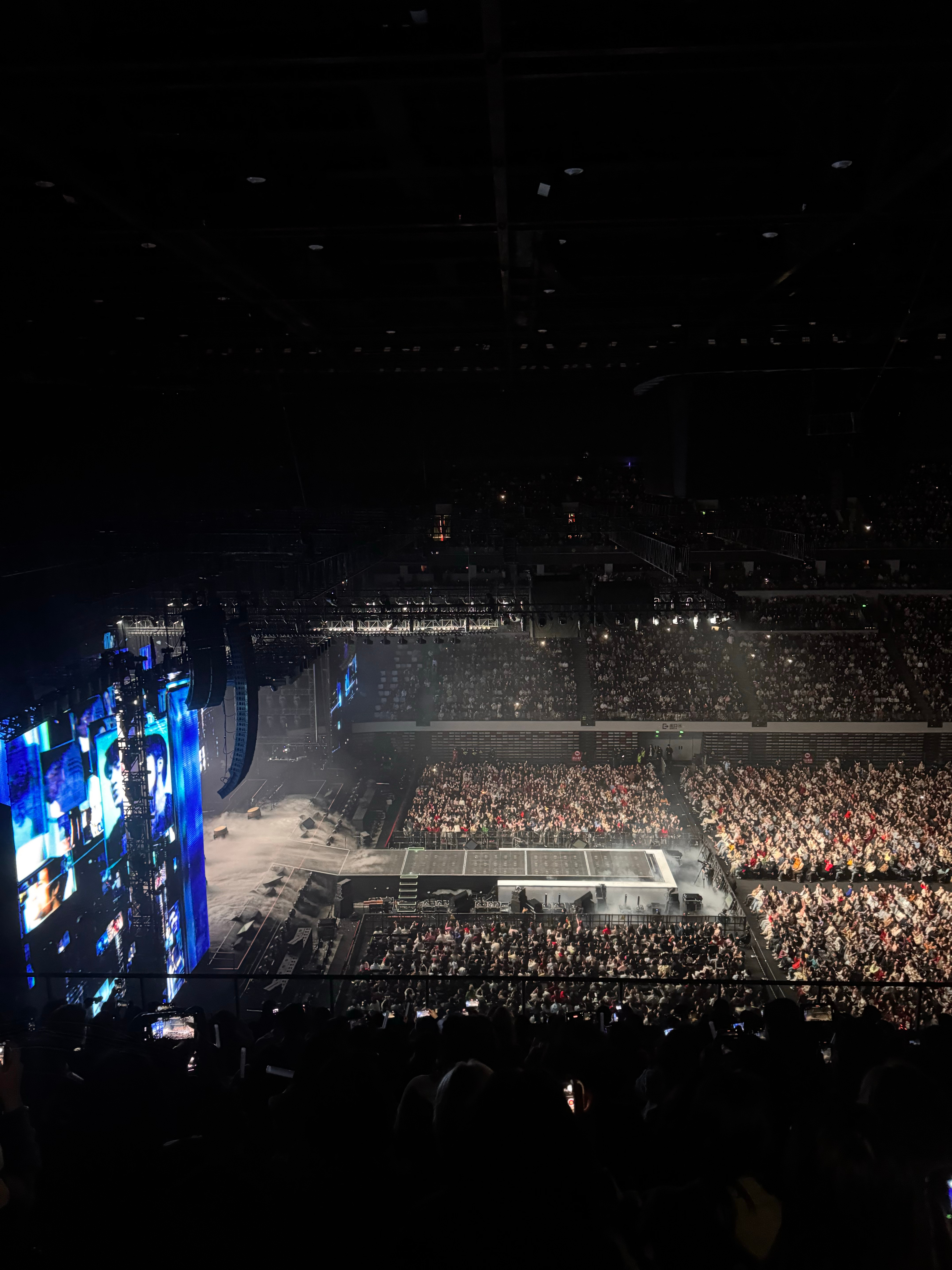 我感觉这个票比内场票都看的清楚一点！我上次坐内场就只看到了好多人头 