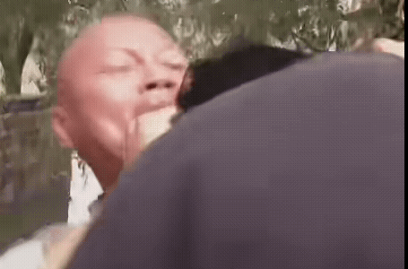 我去，光头揪头发这事还是从电视剧“郑老屁”开始的，挺有意思的，原本以为打架揪头发