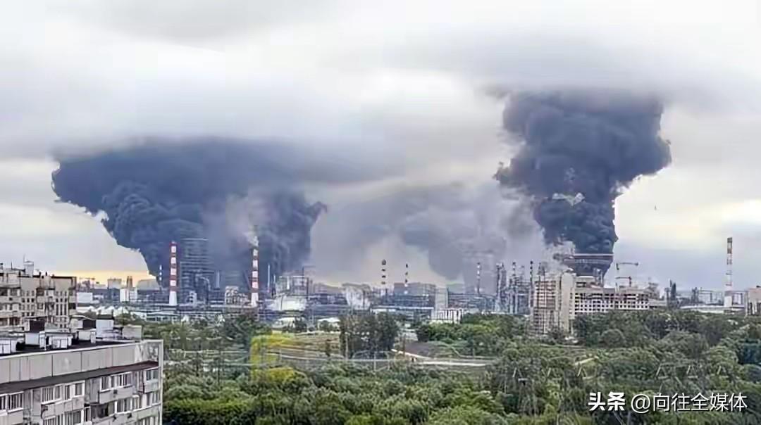 浓烟笼罩莫斯科！乌军无人机两度突袭能源命脉，防空自摆乌龙，在俄华人直击战火现场