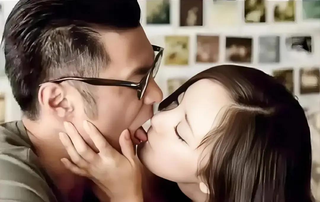 他们拍完吻戏，心脏跳都没多跳一下。
 
这不是演技好，是职业伤害。你的大脑会关闭