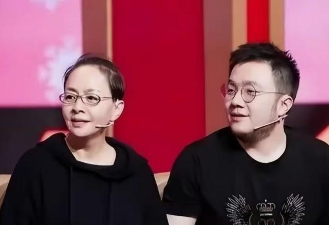 宋丹丹最幸运的事儿就是与英达离婚，之后又遇良缘过上幸福生活。
 
巴图最幸福的事
