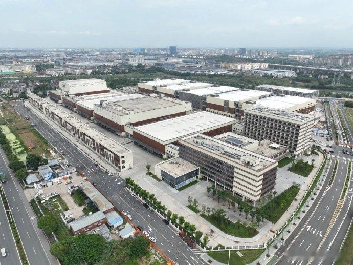 衢州衢江港产城联动跑出高质量发展新路 最聪明的是“港产城联动”的顶层设计。不单是