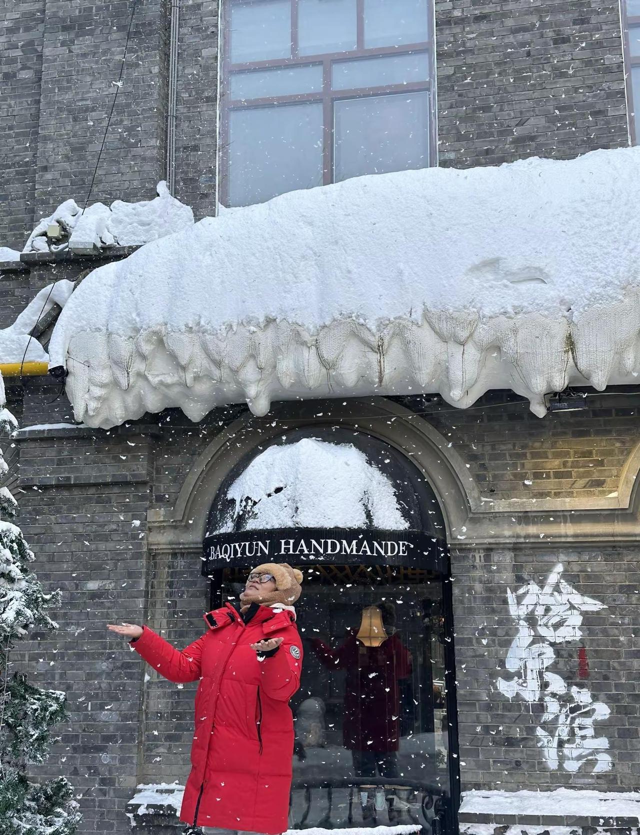 许久没有感受到雪花飘落在脸上了！