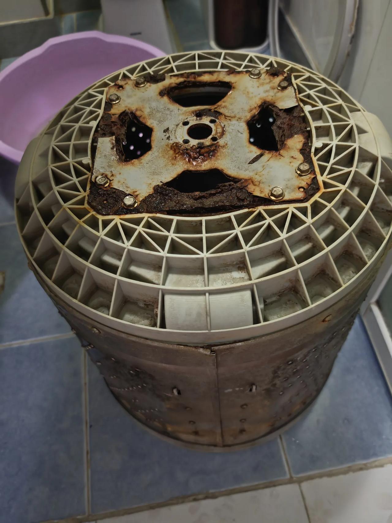 没办法，谁让你动手能力差呢？如果换做我，家里所有的活都能干。昨天晚上，就拆了全自