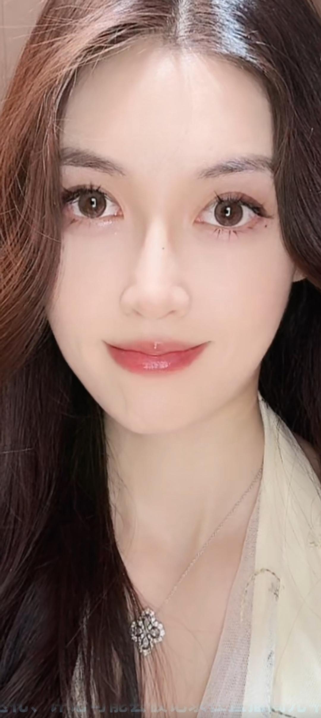 温柔甜美的微笑，散发着自然的光彩✨