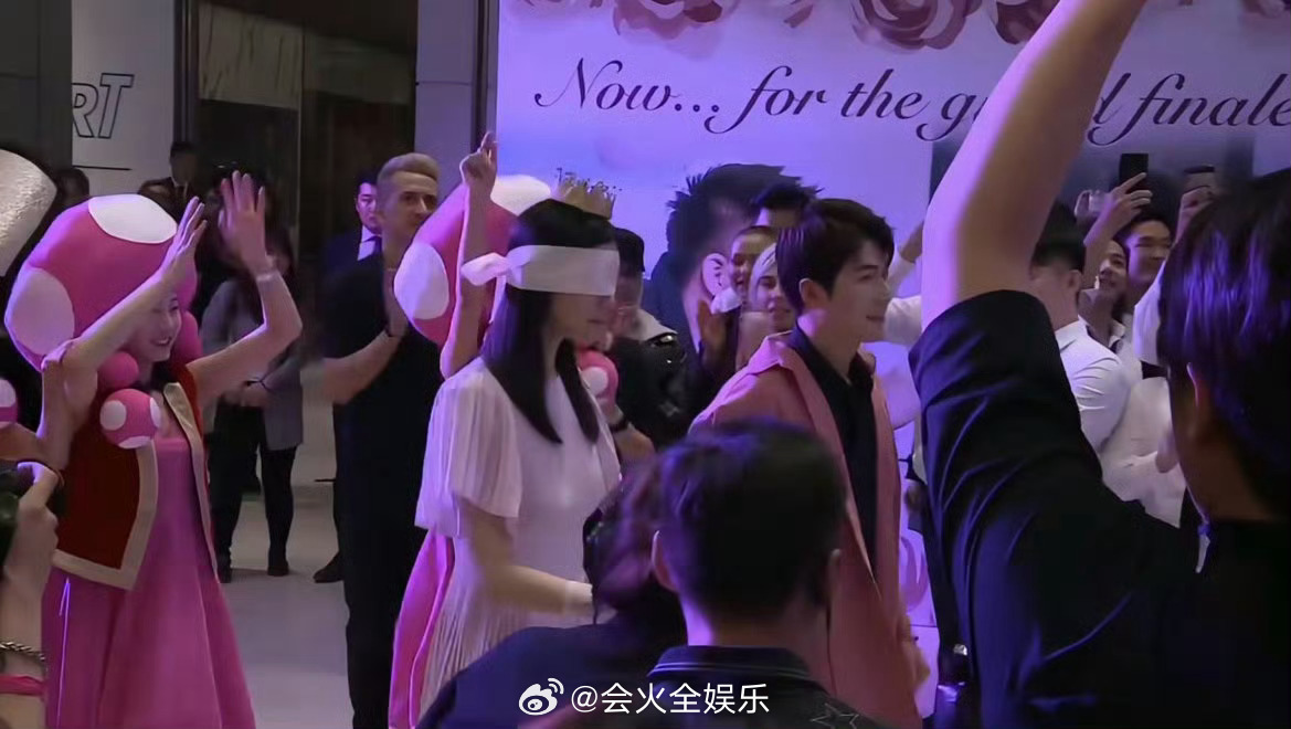 陈学冬去了何猷君奚梦瑶婚礼！陈学冬晒奚梦瑶婚礼合照陈学冬去了何猷君奚梦瑶婚礼