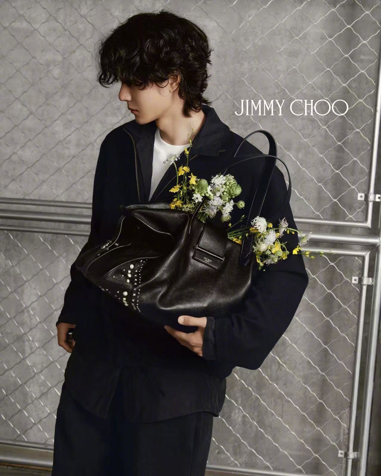 可持续时尚美学 2026年1月，Jimmy Choo发布春季新品大片，品牌全球代