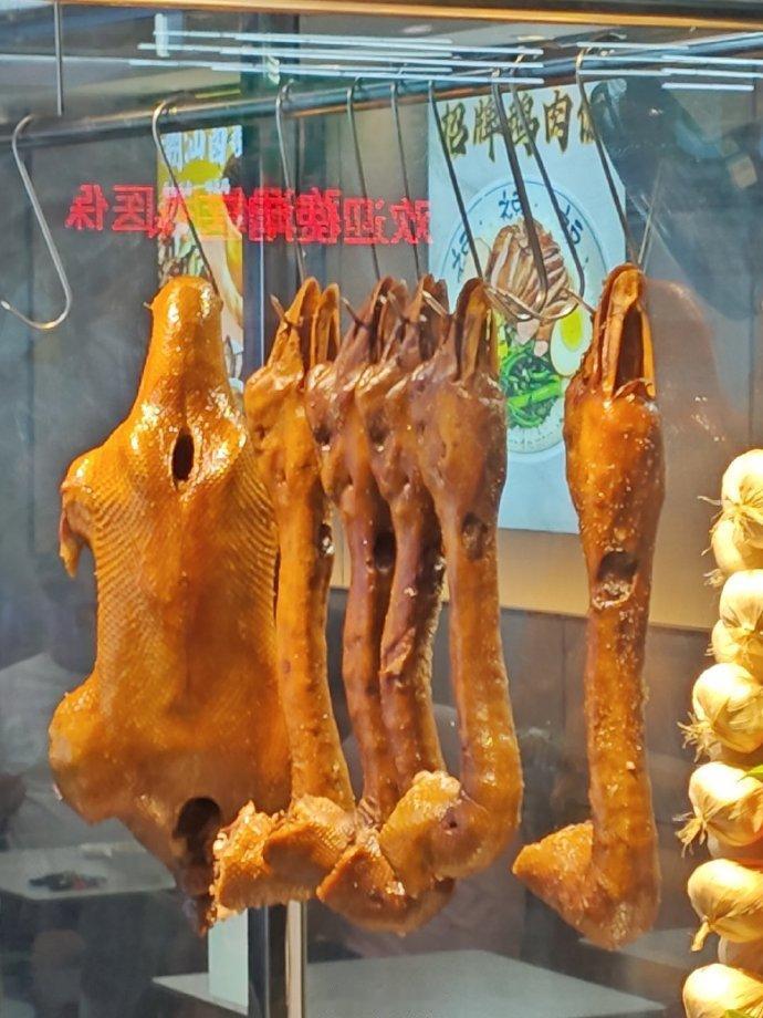 想去狮头鹅店打工，有员工福利，员工餐可以吃没人要的鹅头。