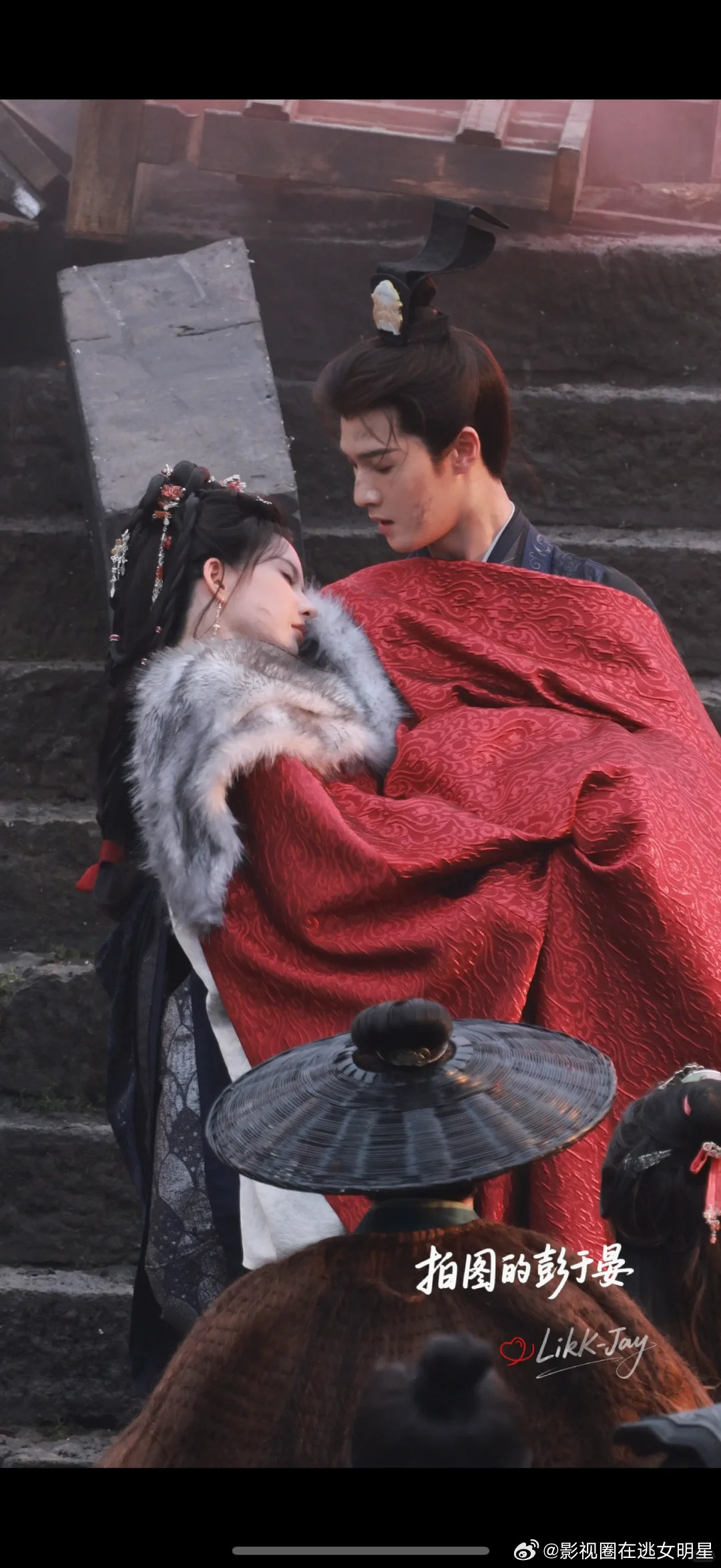 李昀锐刘些宁火场公主抱李昀锐刘些宁火场公主抱路透 李昀锐、刘些宁《归良辰》火场公