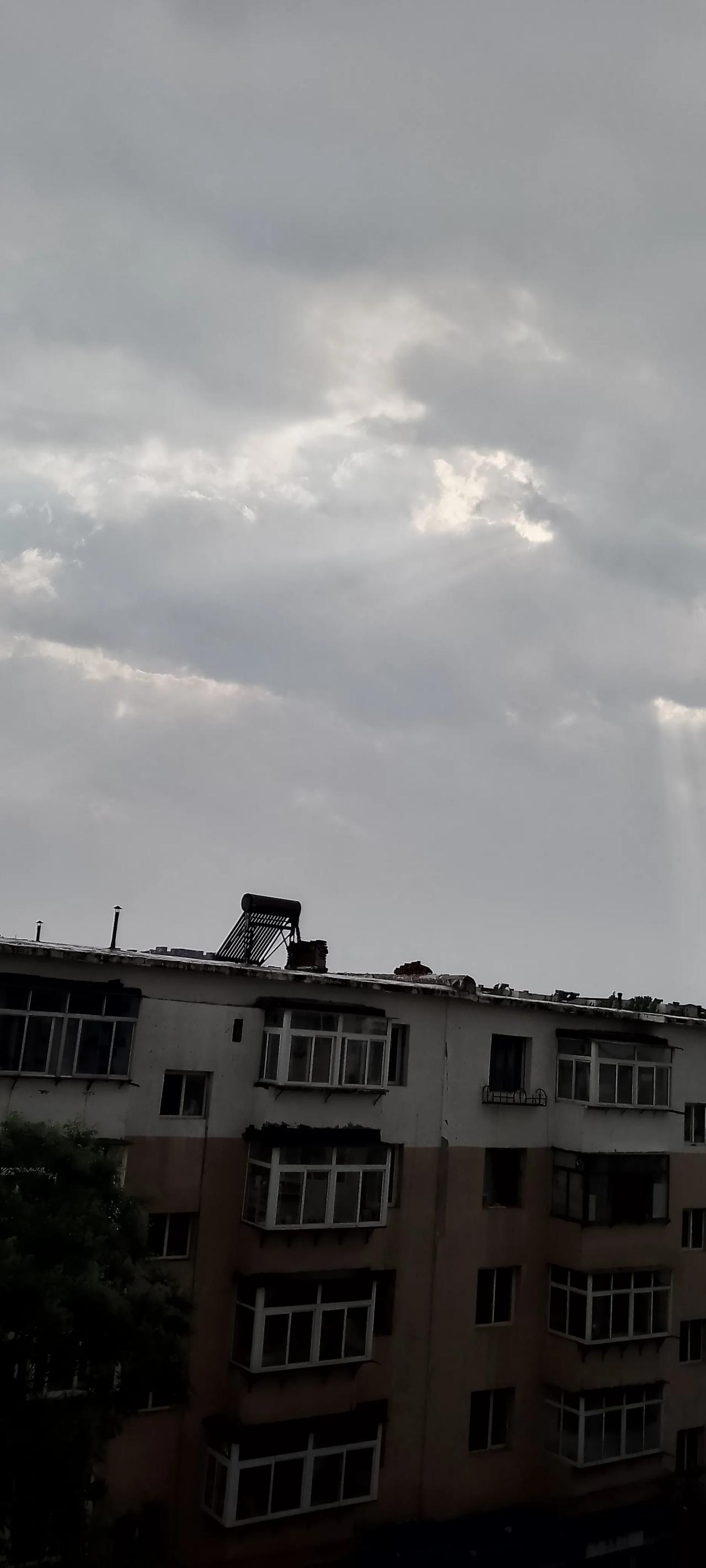 昨天，一个熟人说：他的朋友的儿子进了某电网，后来才知道这个孩子的亲戚是某电力研究