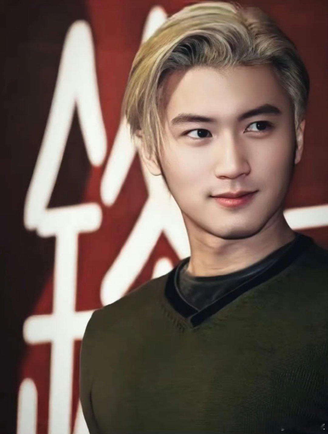 谢霆锋好像把地球玩成破解版了 谢霆锋唱歌演戏封神，做菜也是一流，玩极限超飒，跨界