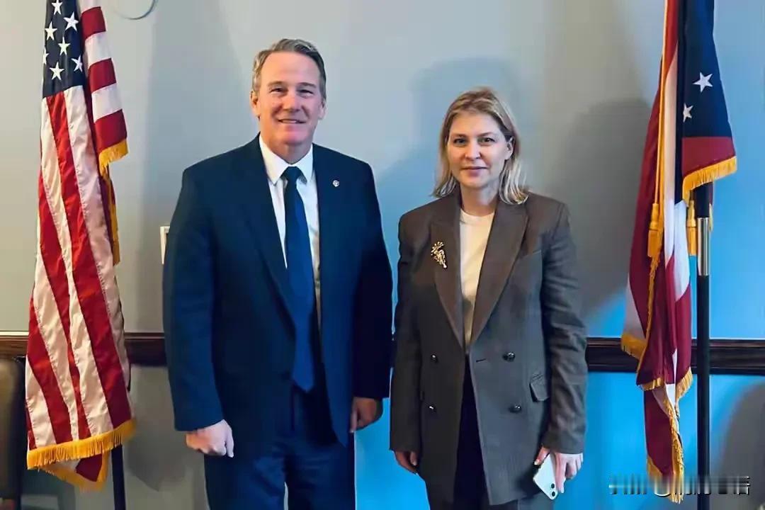 美国这次是真下狠手了！两党议员联手推出“断油杀招”，直接瞄准俄罗斯的经济命脉。