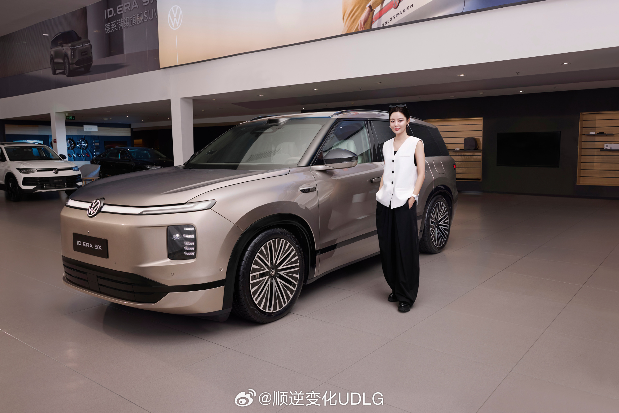 辛芷蕾成为大众9X第10000位车主   大众9X恭喜辛芷蕾解锁新身份，正式成为