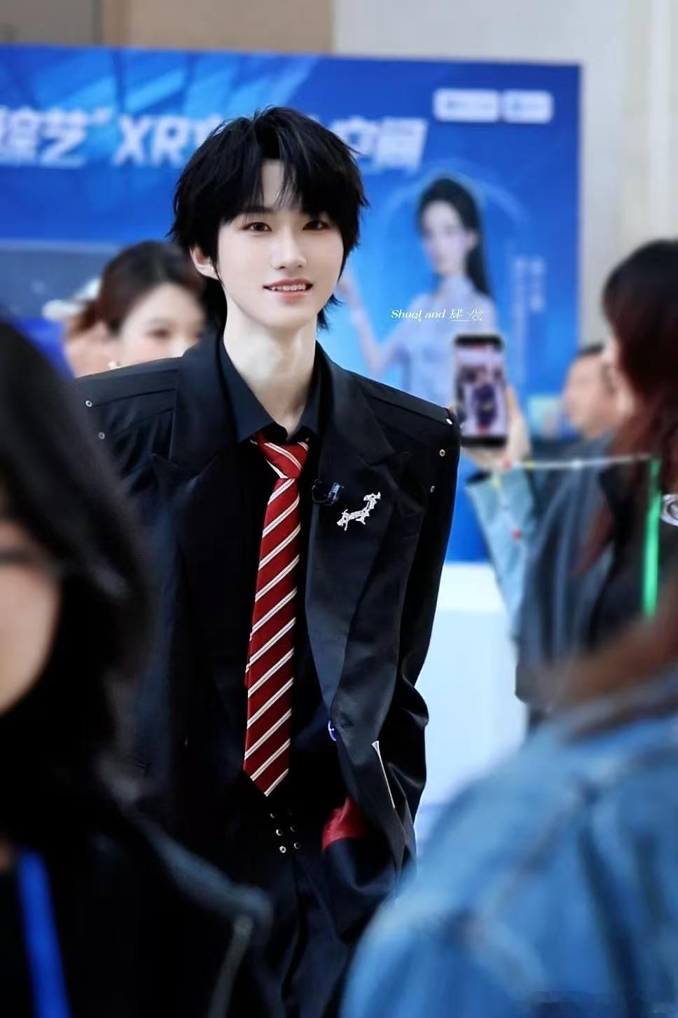 黄朔回应不被李飞尊重无限超越班 无限超越班这段名场面太有话题度，黄朔写讨厌看不起