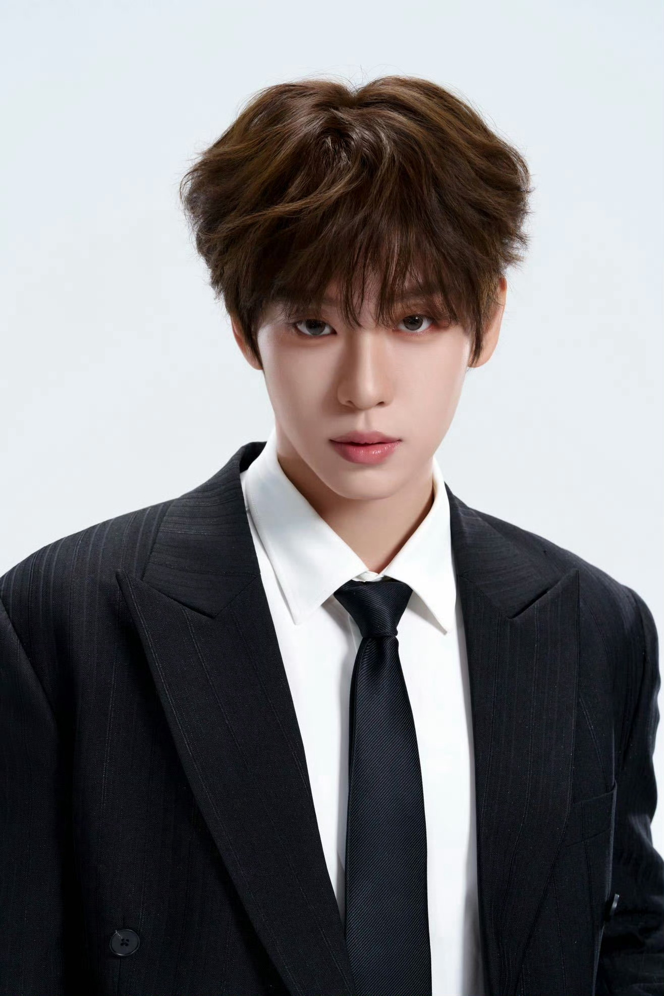 余景天官宣加入乐华后首支单曲 《Right Here》这首歌选在情人节发，心思很