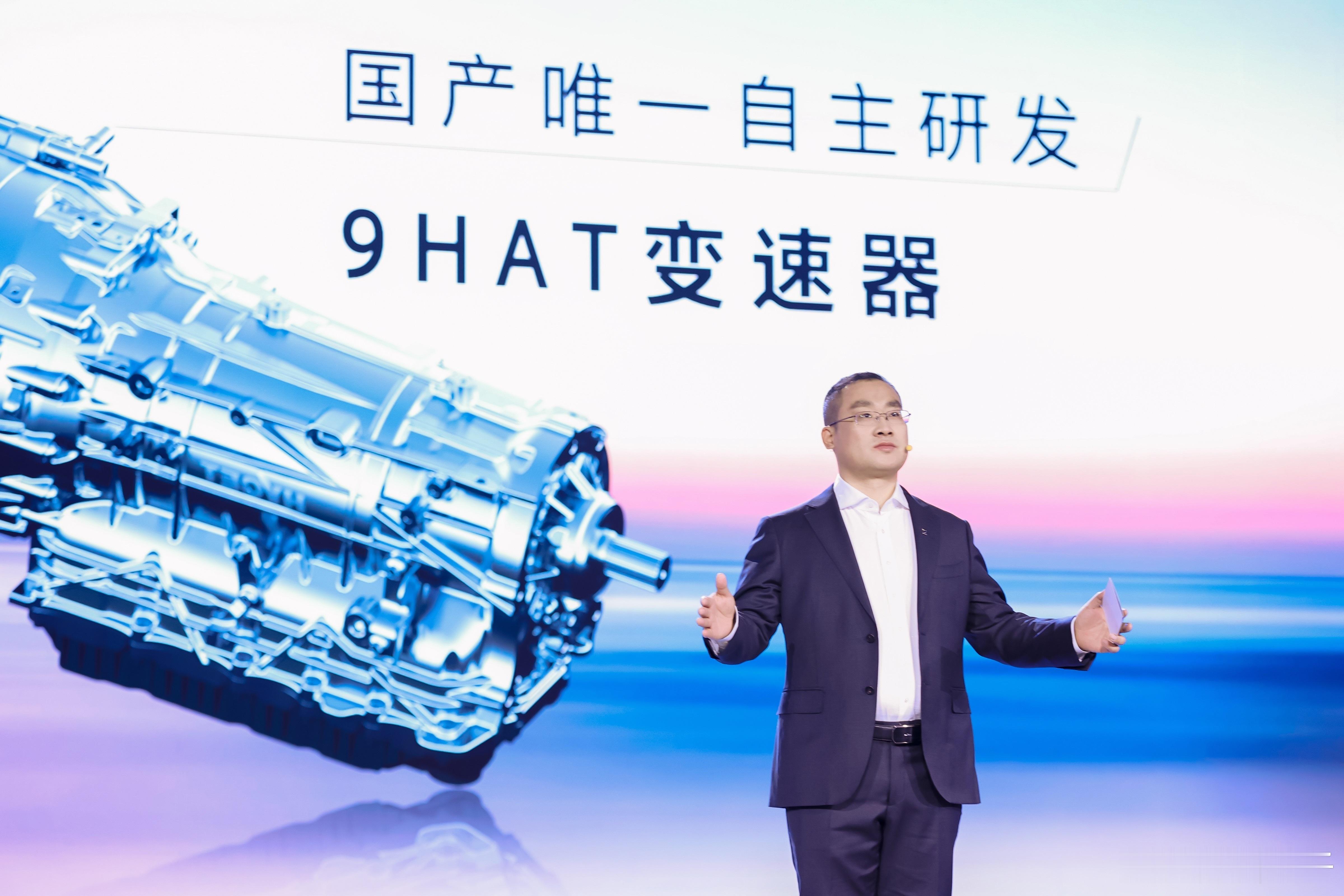 坦克700变速箱是纯自研的9AT纵置变速箱，3.0T V6发动机。长城在三大件上