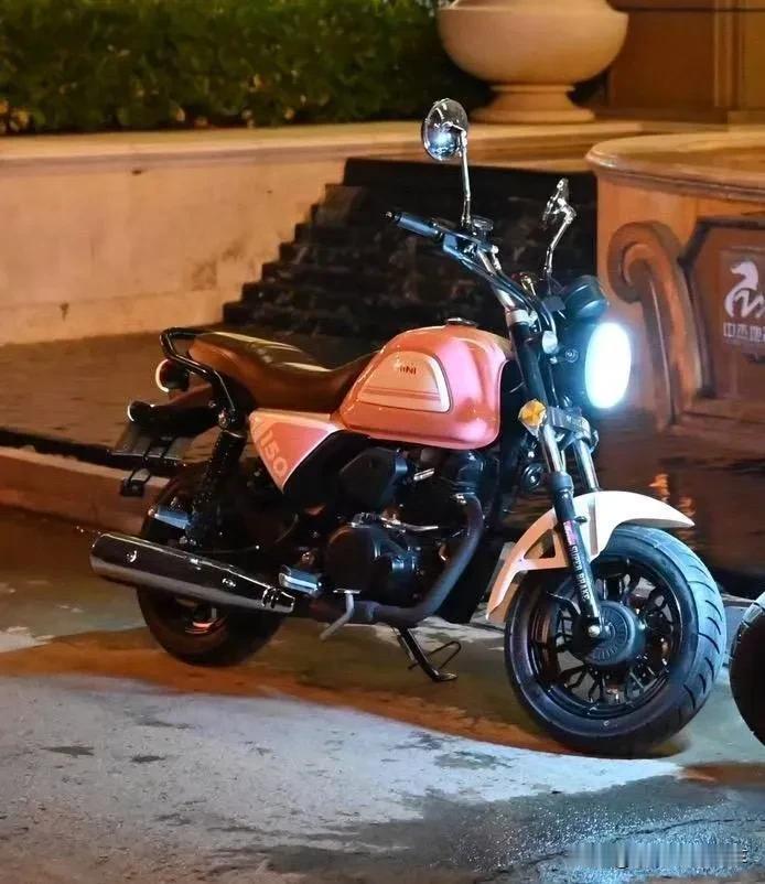 转发朋友圈里的女骑
​银钢摩托SuperMini
​太美了吧爱了爱了