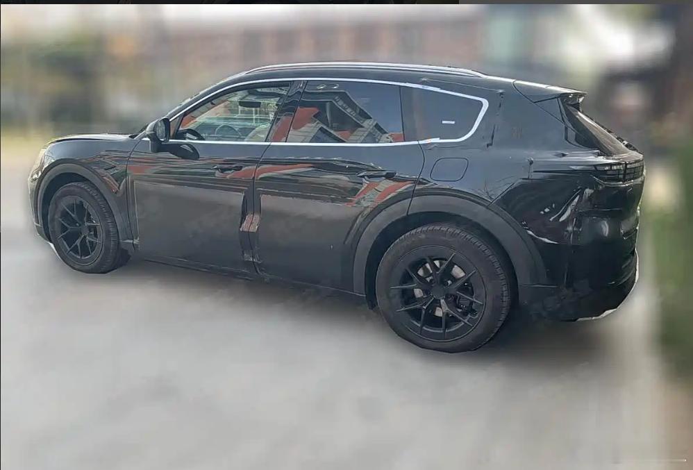 保时捷纯电卡宴在4月份的北京车展上就要首发了，PPE平台打造，会有标准和Turb