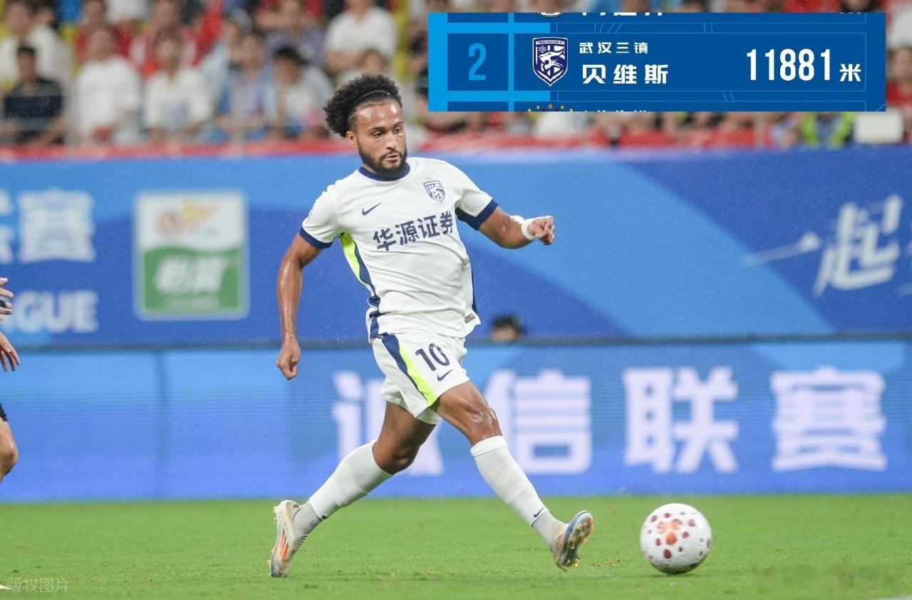 贝维斯是真能跑，连续两轮跑出11881米。第21轮三镇VS成都，贝维斯首发打满全