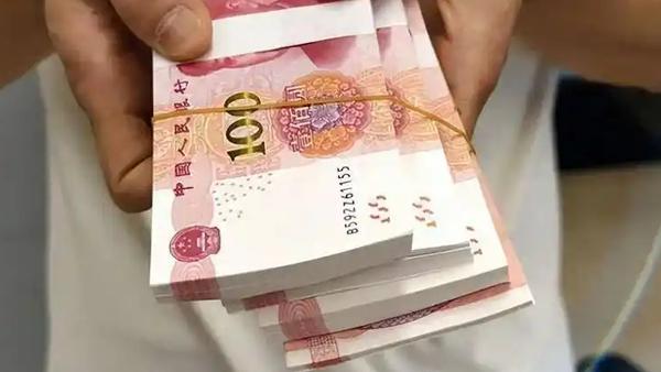 近日，央行等三部门联合发布了《人民币现金收付及服务规定》，旨在规范现金收付行为，