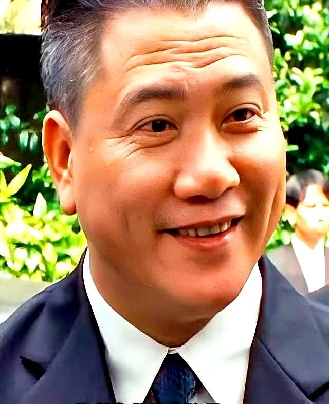周星驰拨通电话，那头传来粗重的咳嗽声：“星仔，我身体不行，演不了啦。”筹拍新电影