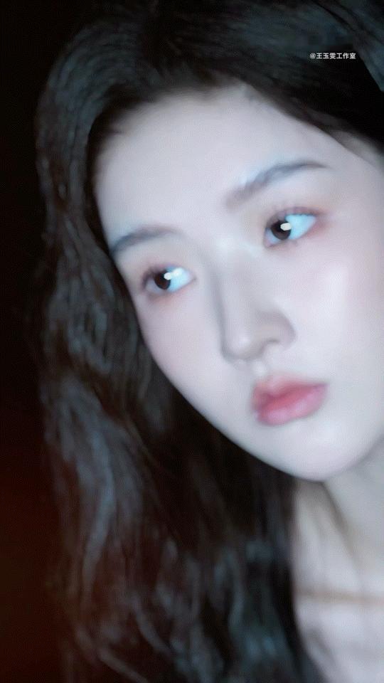 天呐！王玉雯这镜头美学绝了吧！每次亮相都让人眼前一亮，一分耕耘一分收获，她的努力