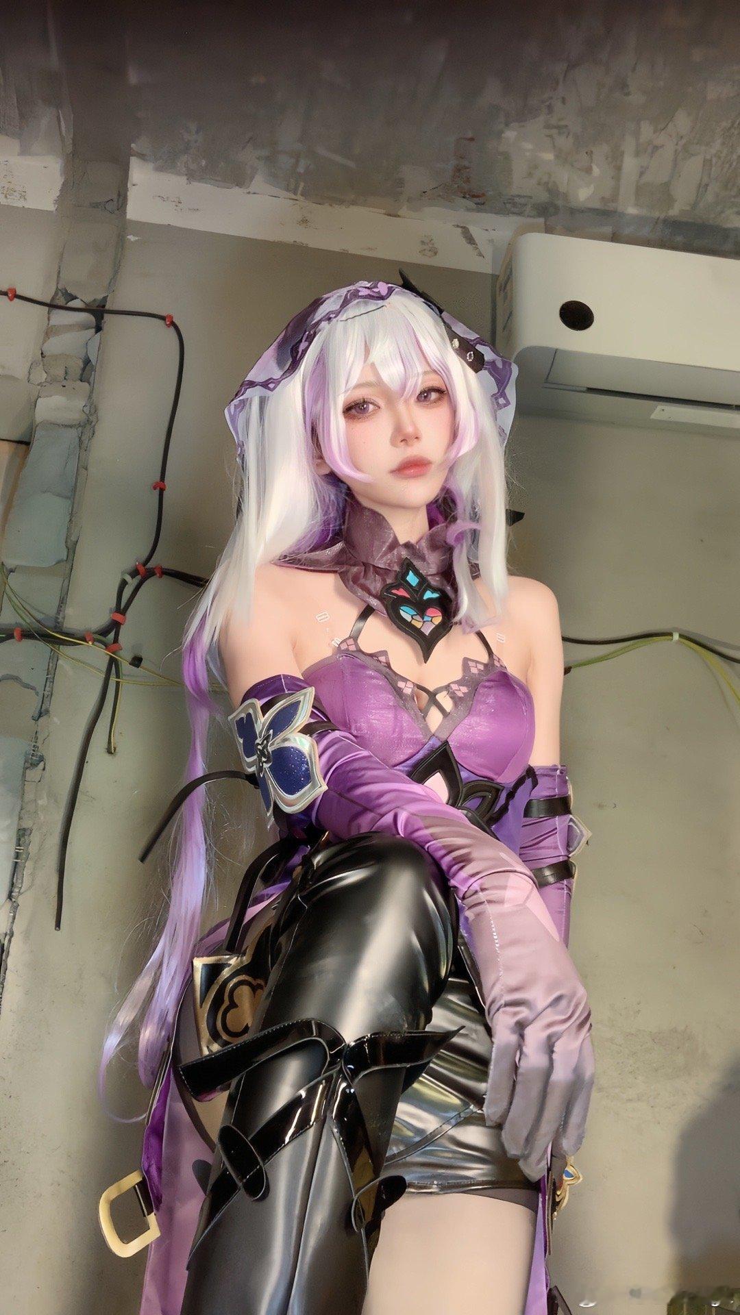 占卜？#突破次元壁##cosplay##庸与神的冠冕##崩坏星穹铁道黑天鹅# ​