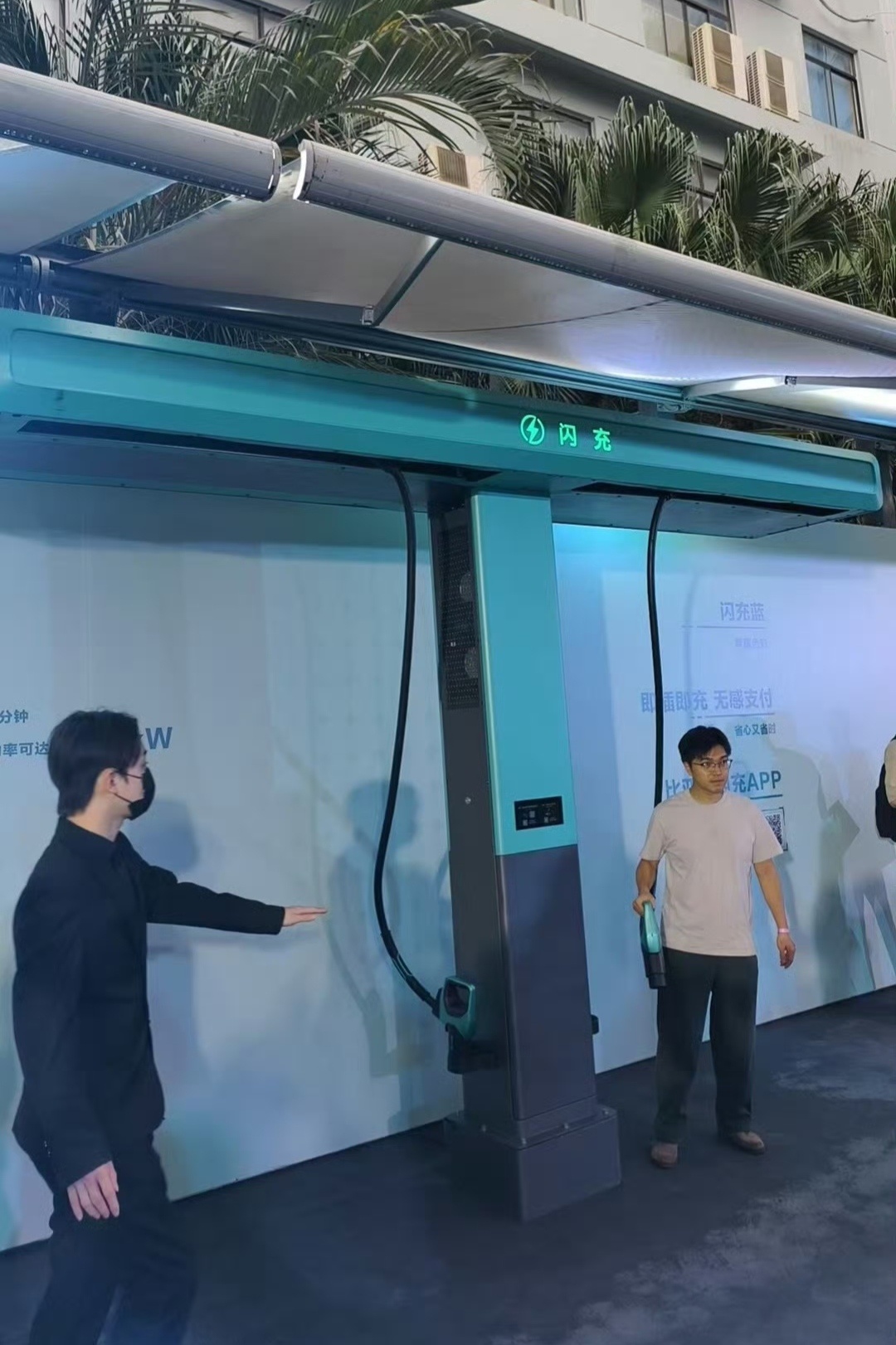 比亚迪这建站速度肉眼可见的快啊，全国已经有 5356 座闪充站了，覆盖了 311