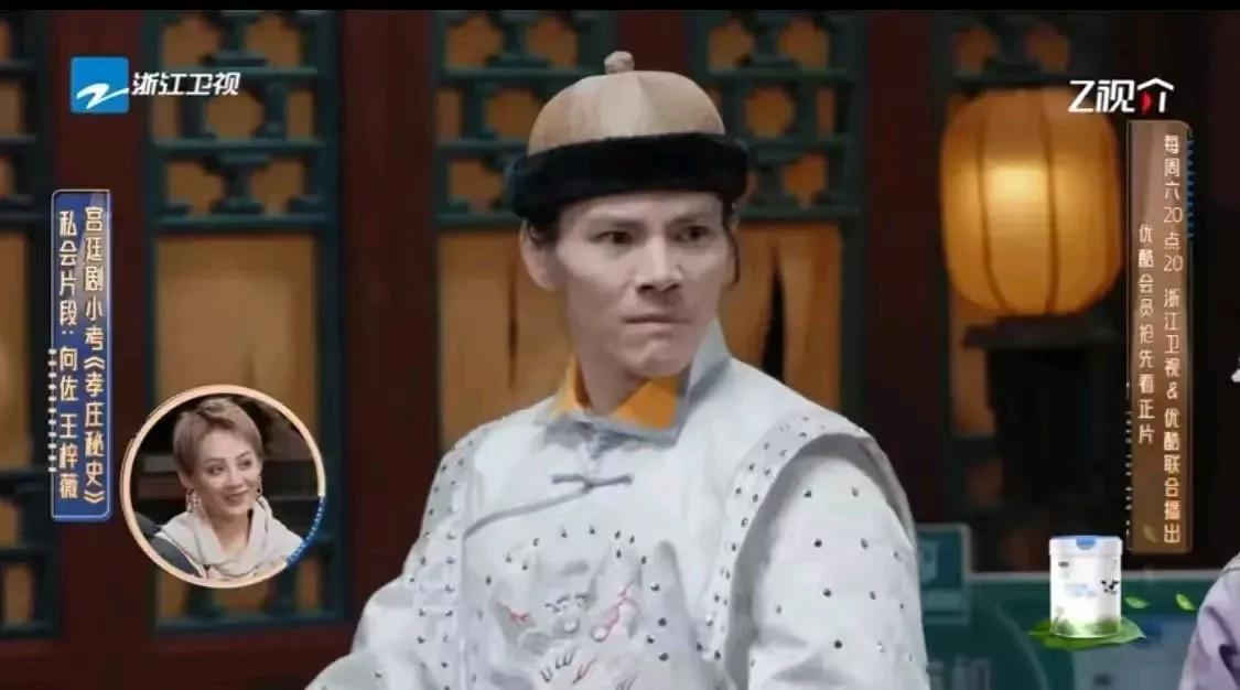 向佐穿上龙袍演皇帝是不是更合适呢？
看他的表情，冷峻凶狠，
对比他的现代剧，好像