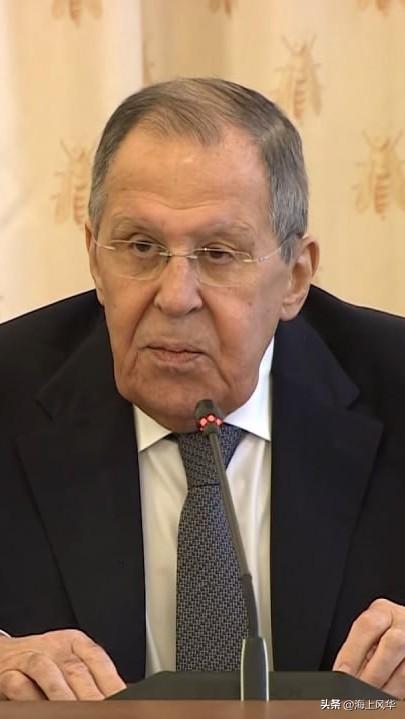俄罗斯外长拉夫罗夫31号在俄一场会议上当着所有人的面说了一句震惊世界的话。他说：