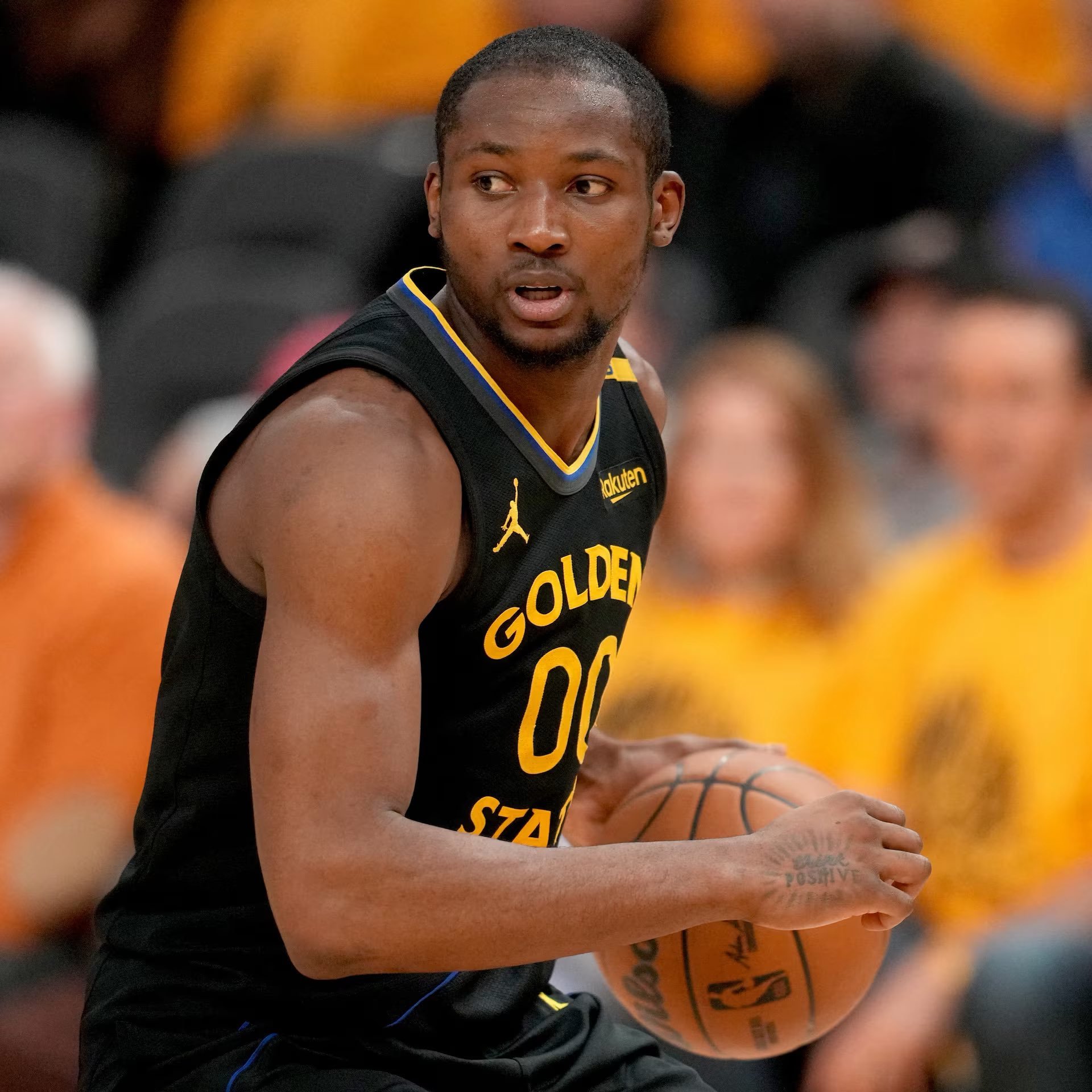 Shams：在交易解冻的第一天，库明加向勇士提出了交易申请。国王和独行侠是两支对