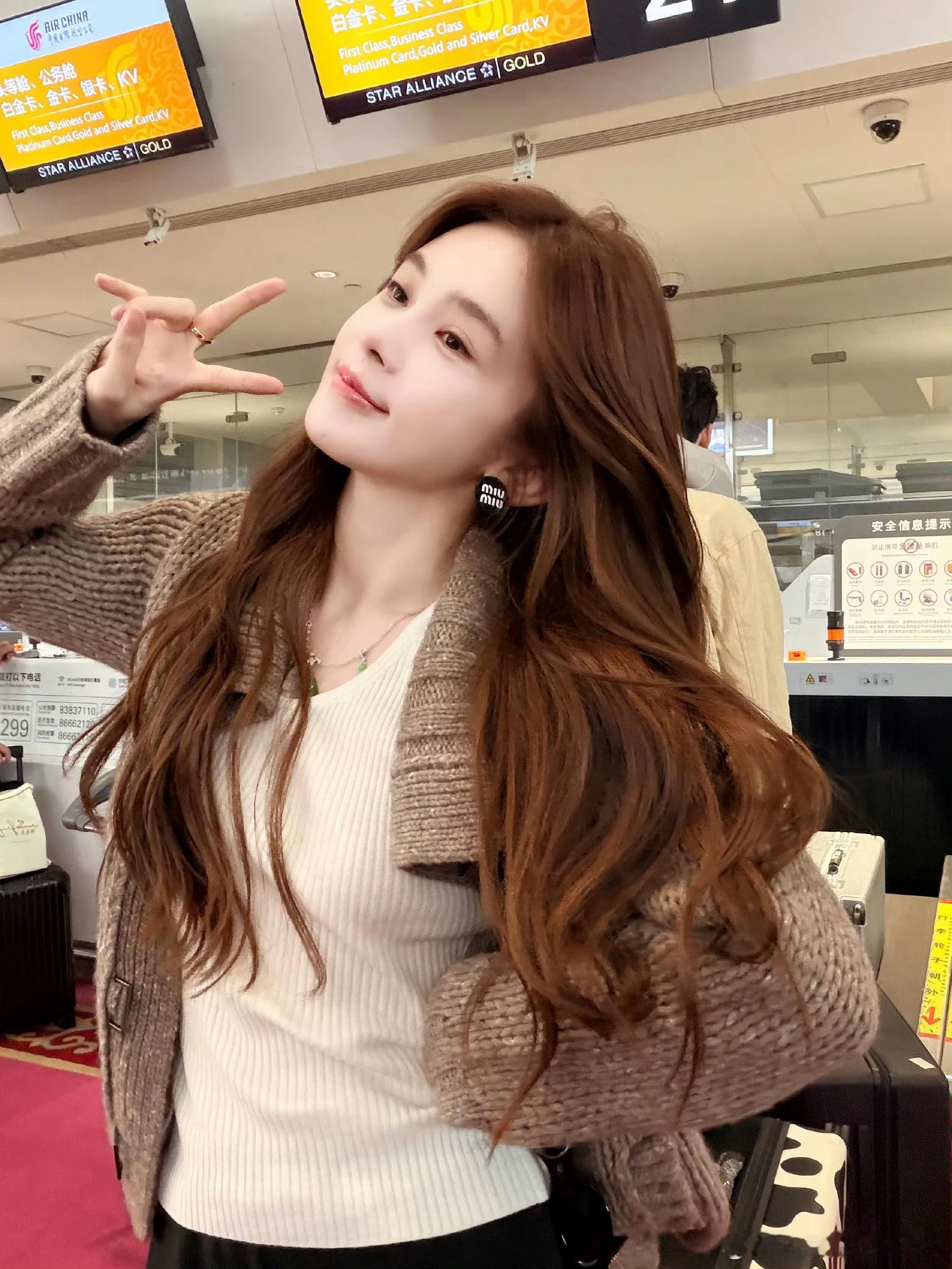 我真求你了赵樱子，这也拿来博流量谁还记得她之前说自己男朋友是顶流明星来着，要成为