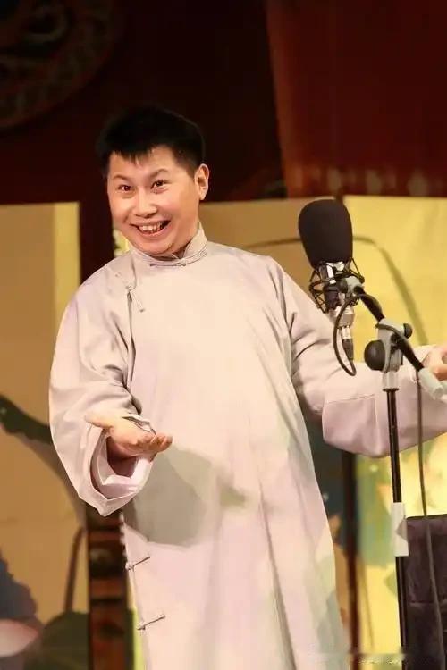 郭德纲原大弟子何云伟祝福视频风波！分清质疑和网暴，不要模糊两者边界！
 
网上抛