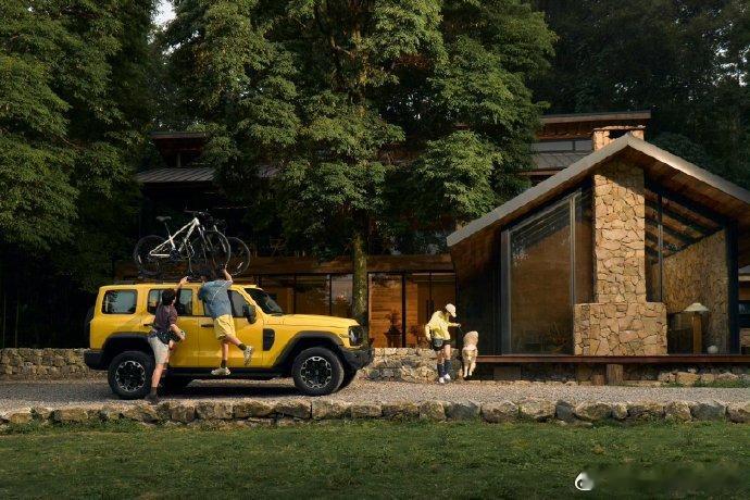 全新换代坦克300太惊喜🚙 前移前轴线条更硬朗，闪耀黄配色吸睛十足，车内空间比