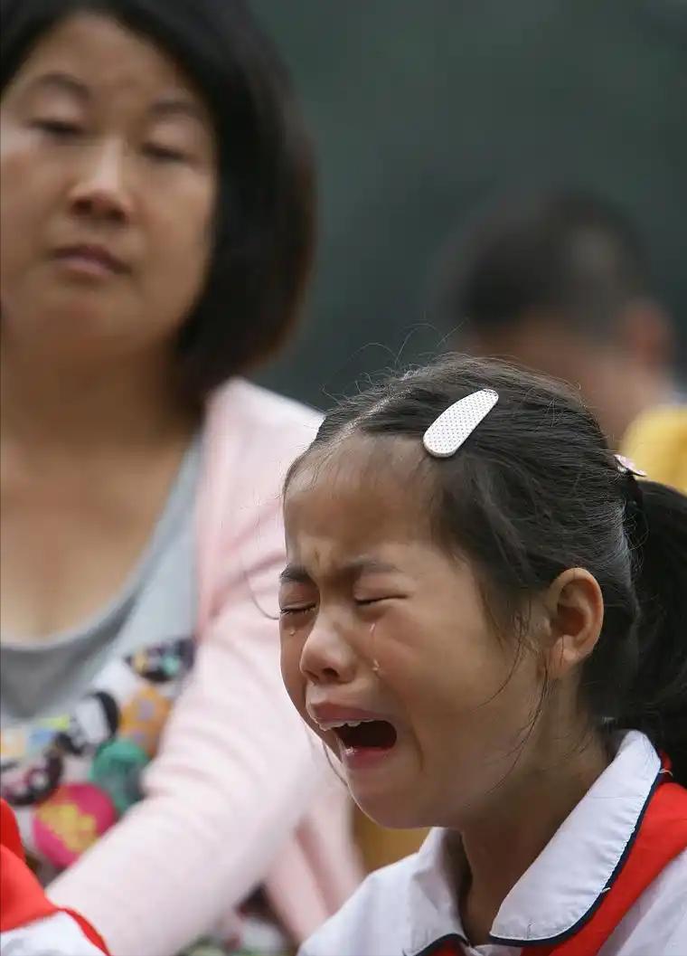央视重磅曝光！朋友圈抽奖骗局专坑学生，无数家长被骗上万痛苦
 
暑假来临，各类针