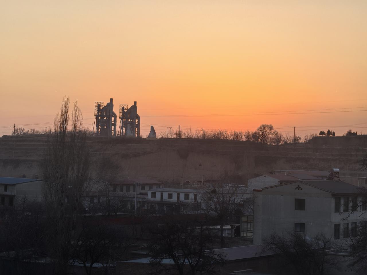 晒晒你拍的太原的夕阳夕阳无限好，只是近黄昏！