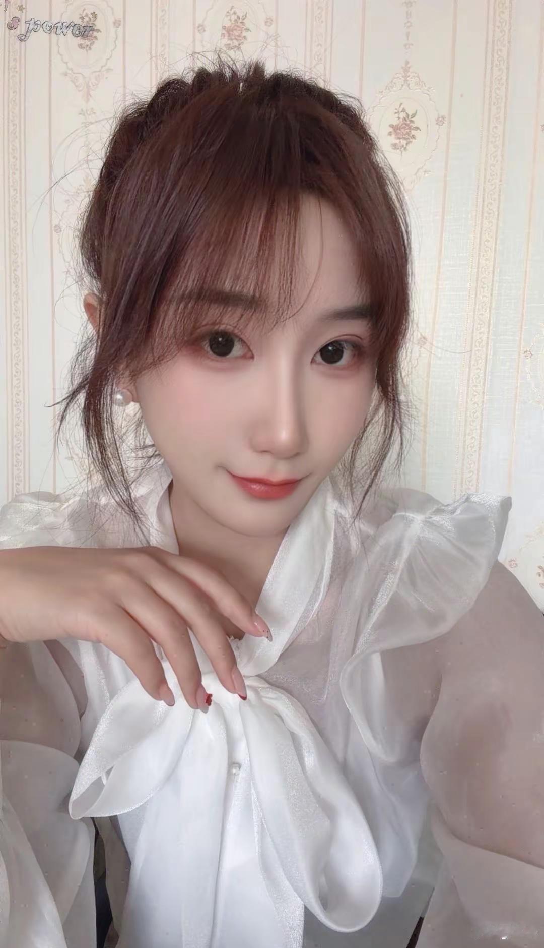 对事业型女性来说最难的不是赚钱，难的是找到那个既不压制你，又能让你投射崇拜和信任
