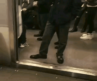 弱弱的问一句，这舌头还能要吗？应该废了吧[捂脸]