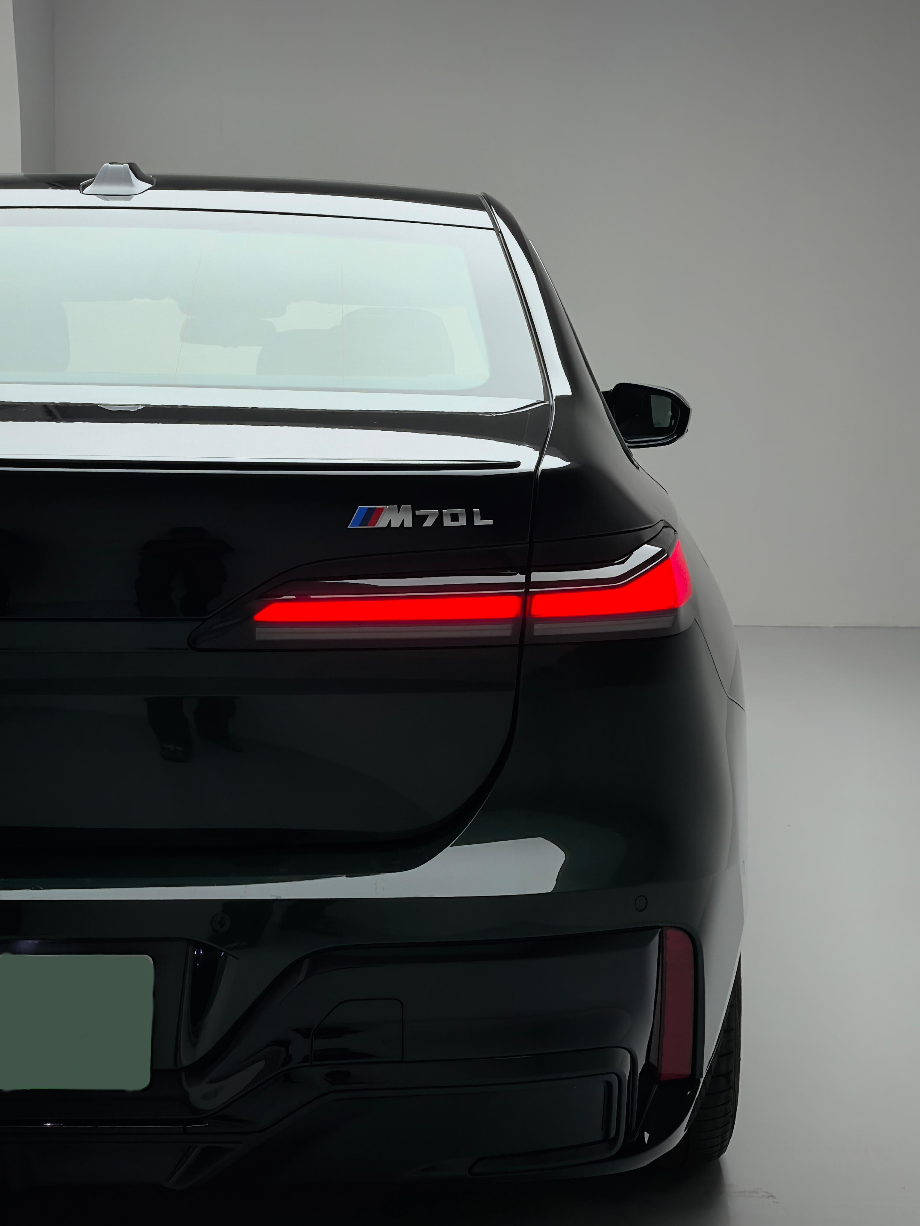 不是不喜欢i7，而是一般很难够到M70指导价起步价94万多但真懂宝马你就会知道这