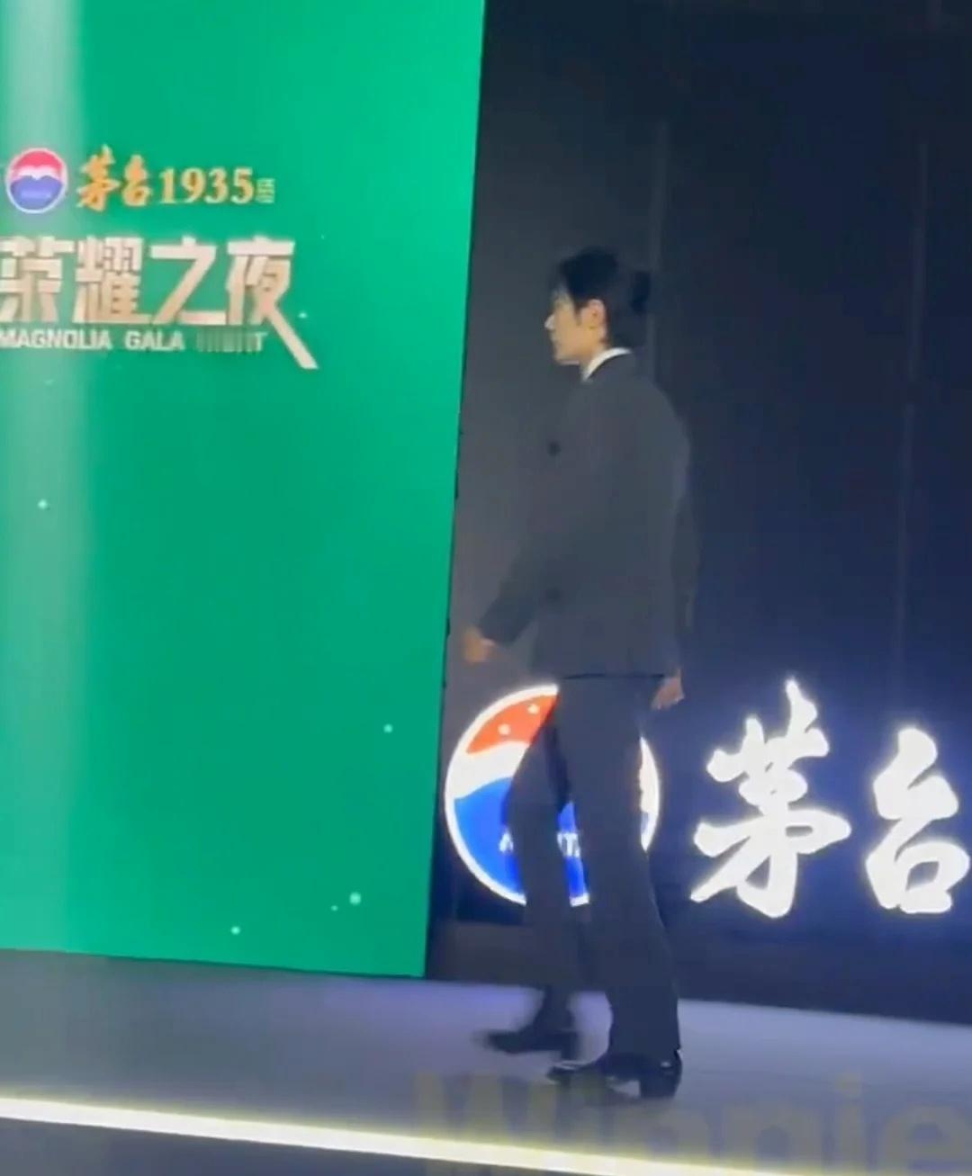 高跟鞋……